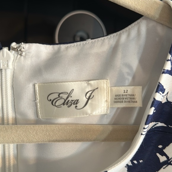 Gorgeous Eliza J fit n flare patterned dress. Size 12 - Picture 3 of 6